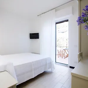 https://via-santanna.hotelitalianriviera.com